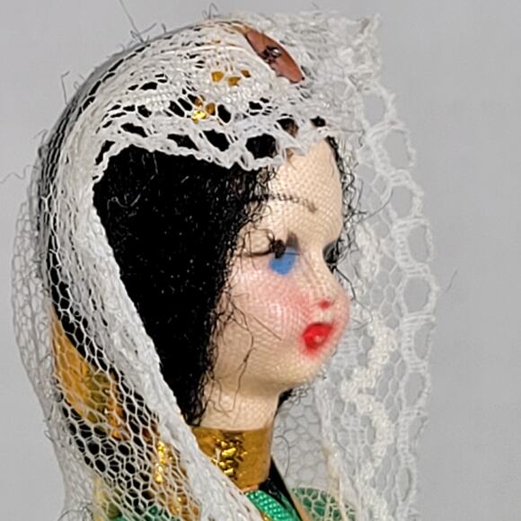 Folk Doll with Green Outfit and Veil - Handcrafted Vintage 7" Traditional Outfit - Picture 11 of 12